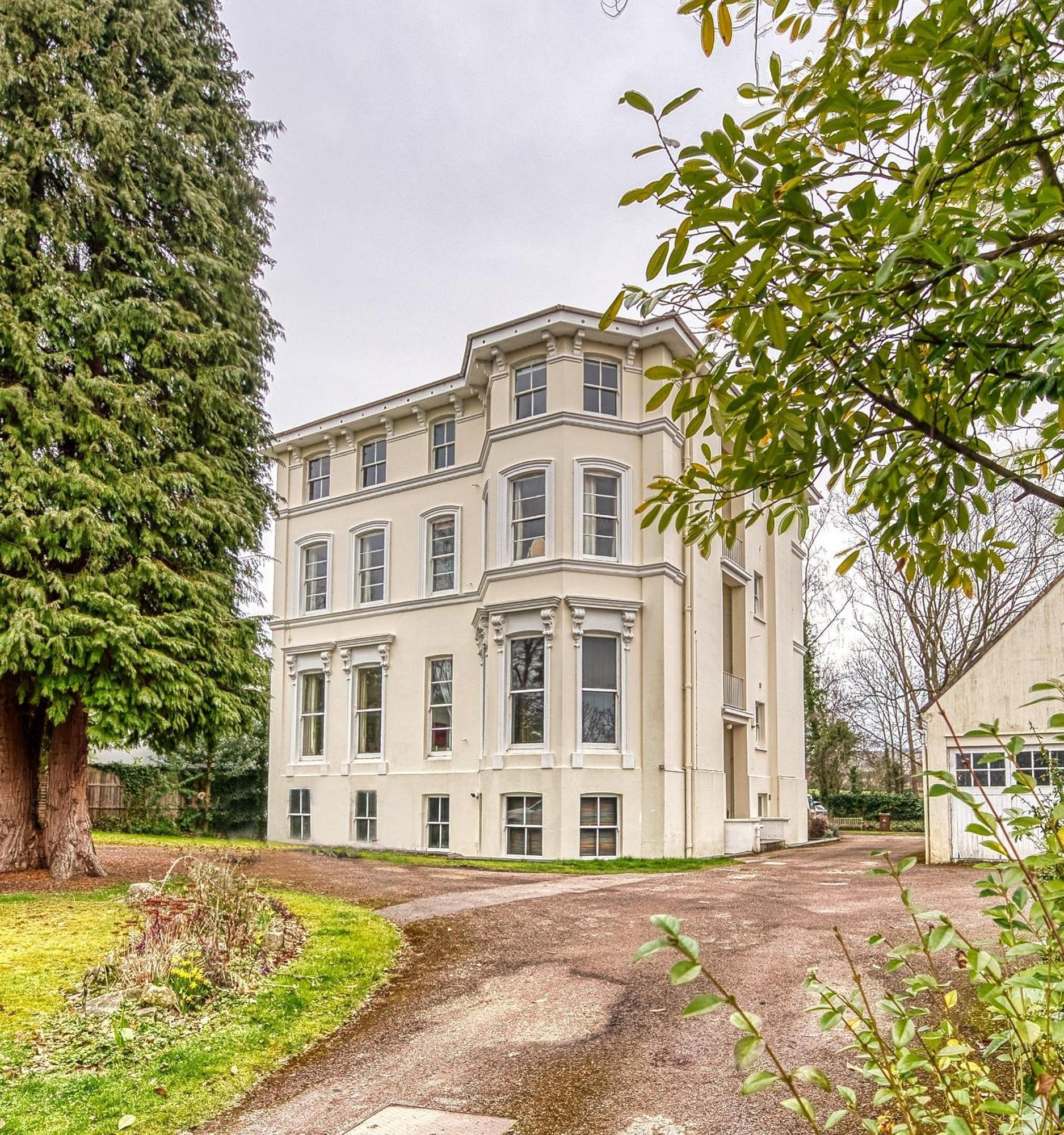 2 Bedroom Stylish Spacious Apt, Sleeps 6, Central Cheltenham, With Free Parking - By Blue Puffin Stays المظهر الخارجي الصورة