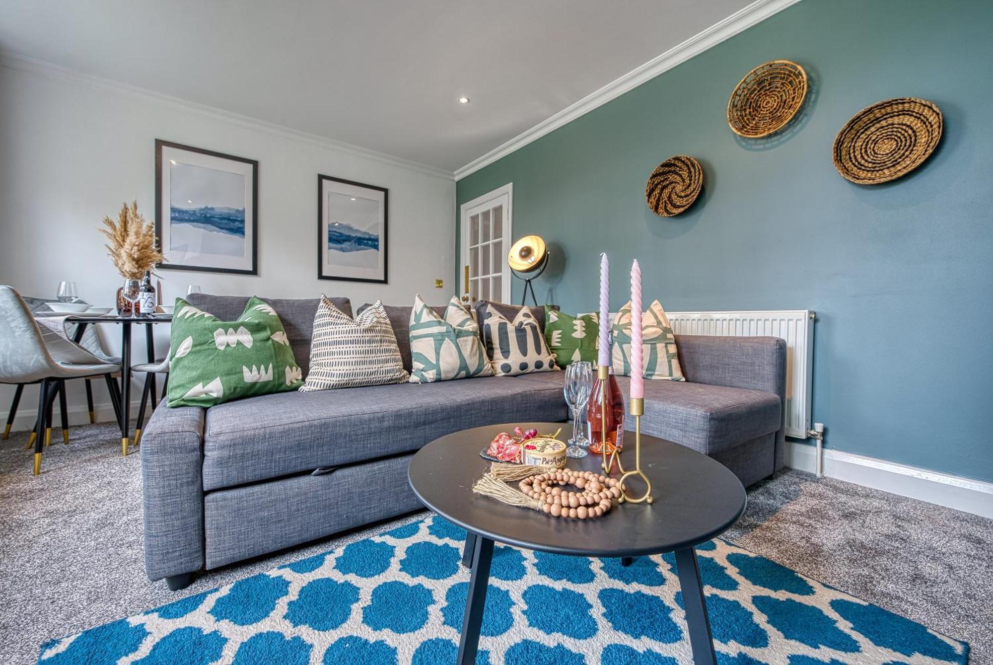 2 Bedroom Stylish Spacious Apt, Sleeps 6, Central Cheltenham, With Free Parking - By Blue Puffin Stays المظهر الخارجي الصورة