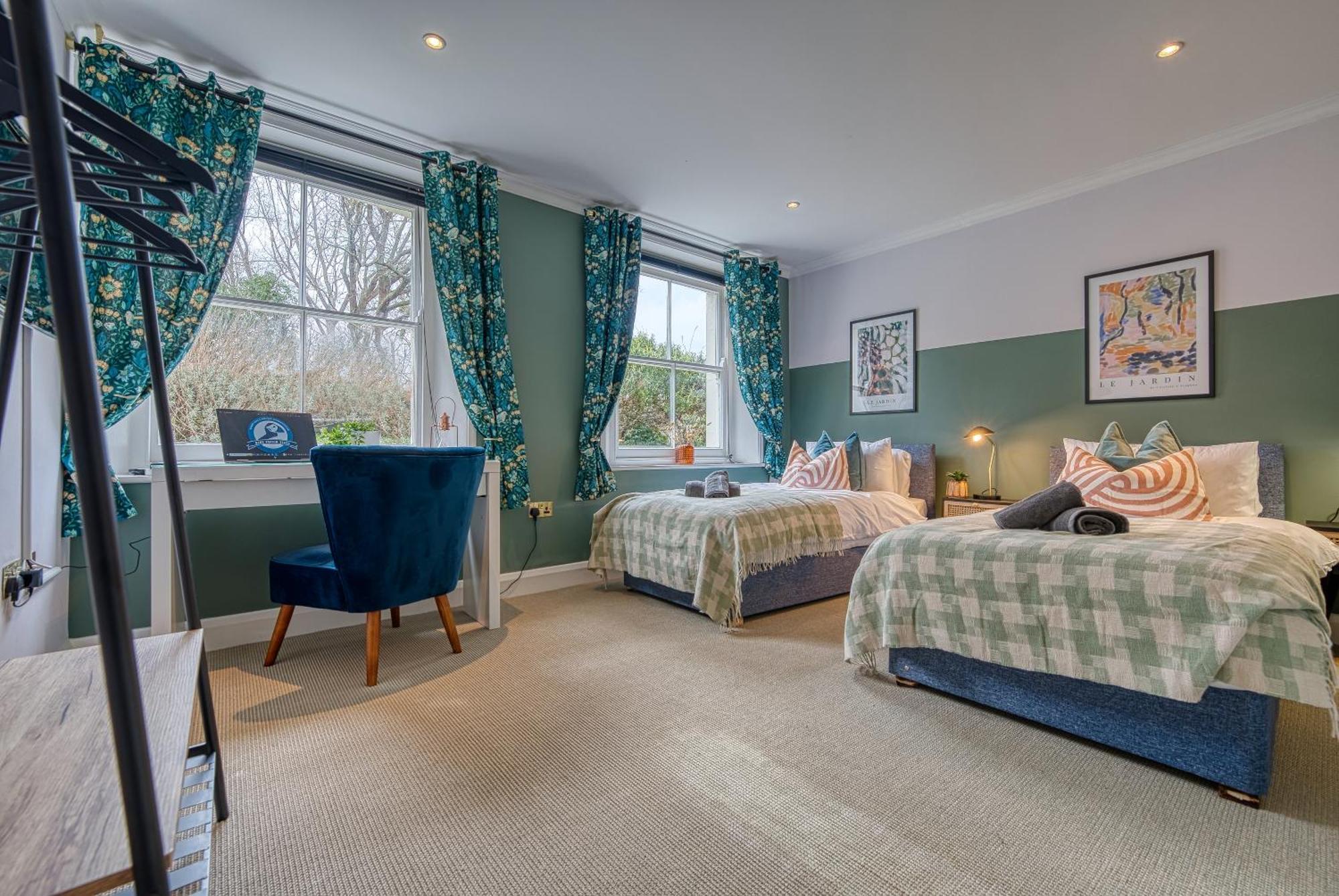 2 Bedroom Stylish Spacious Apt, Sleeps 6, Central Cheltenham, With Free Parking - By Blue Puffin Stays المظهر الخارجي الصورة