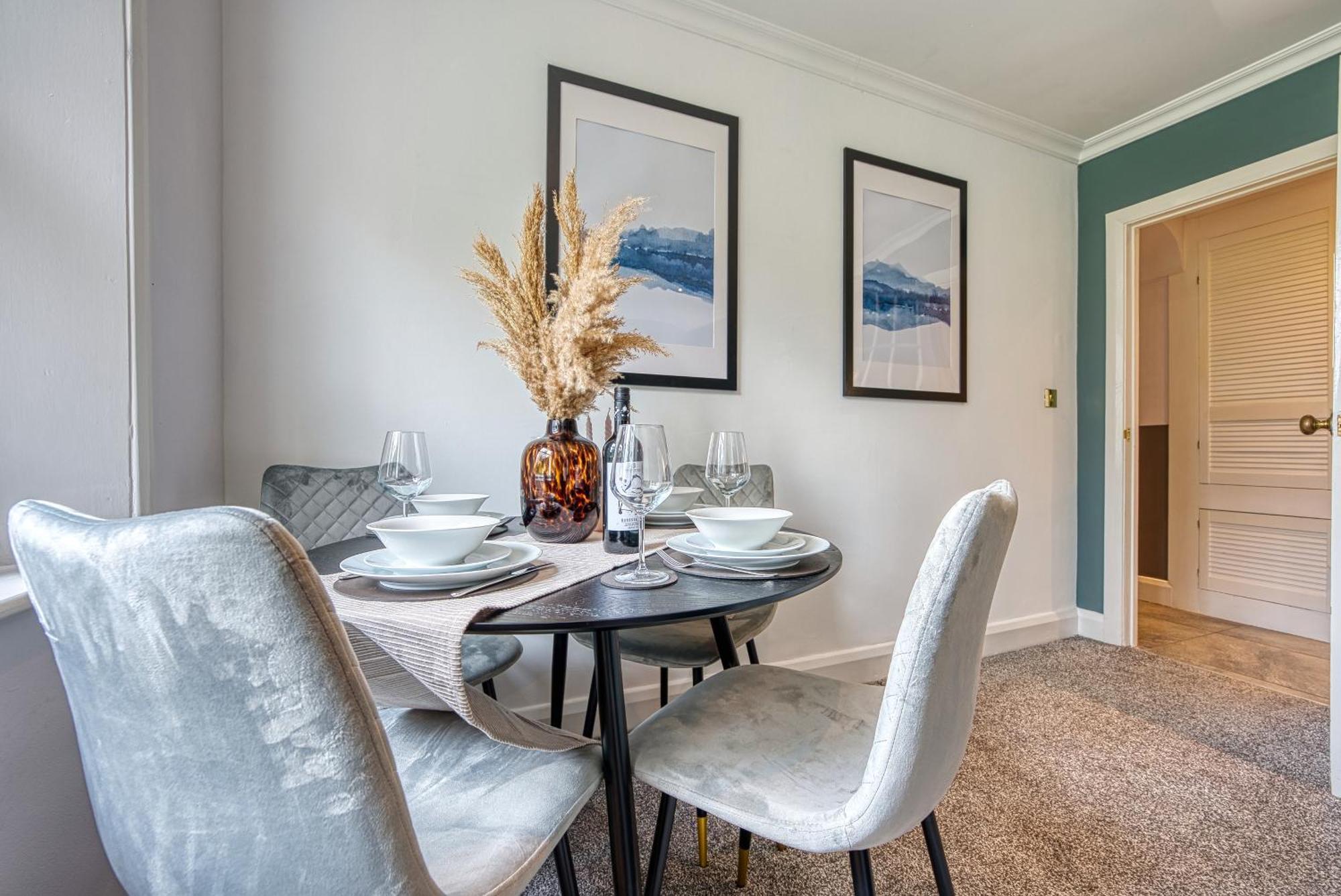 2 Bedroom Stylish Spacious Apt, Sleeps 6, Central Cheltenham, With Free Parking - By Blue Puffin Stays المظهر الخارجي الصورة