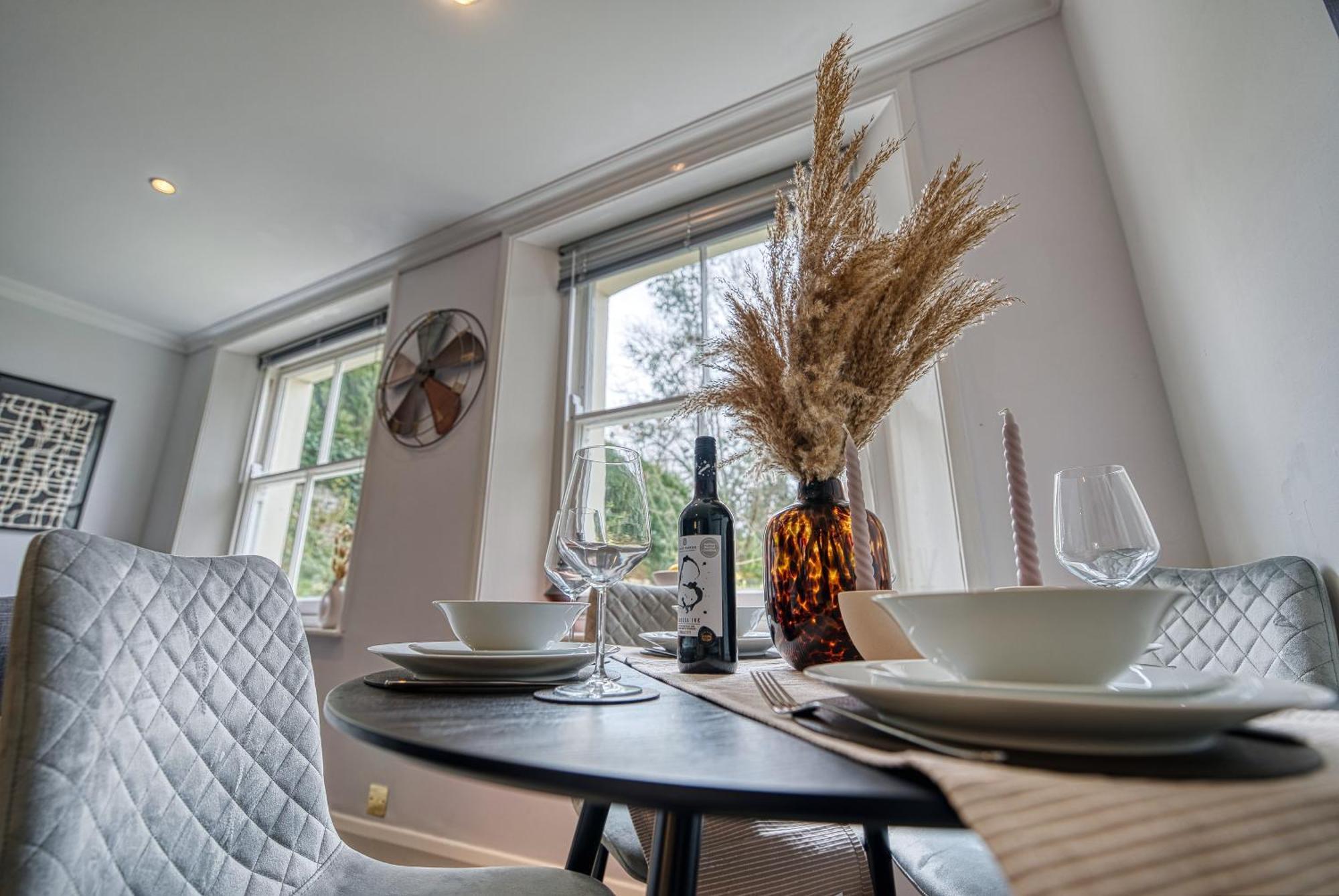 2 Bedroom Stylish Spacious Apt, Sleeps 6, Central Cheltenham, With Free Parking - By Blue Puffin Stays المظهر الخارجي الصورة