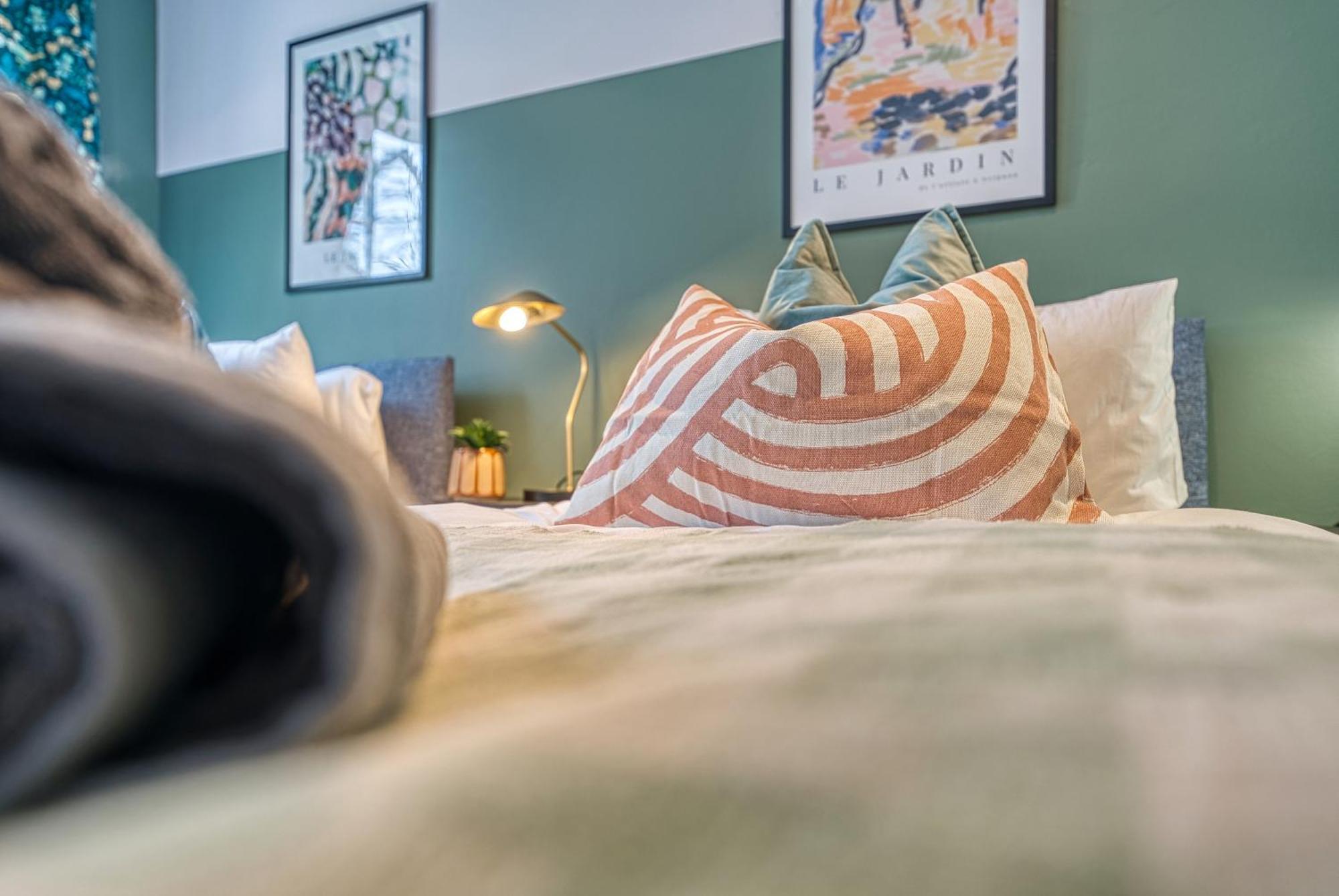 2 Bedroom Stylish Spacious Apt, Sleeps 6, Central Cheltenham, With Free Parking - By Blue Puffin Stays المظهر الخارجي الصورة