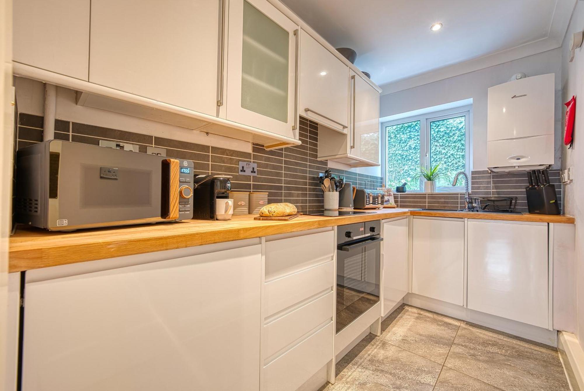 2 Bedroom Stylish Spacious Apt, Sleeps 6, Central Cheltenham, With Free Parking - By Blue Puffin Stays المظهر الخارجي الصورة