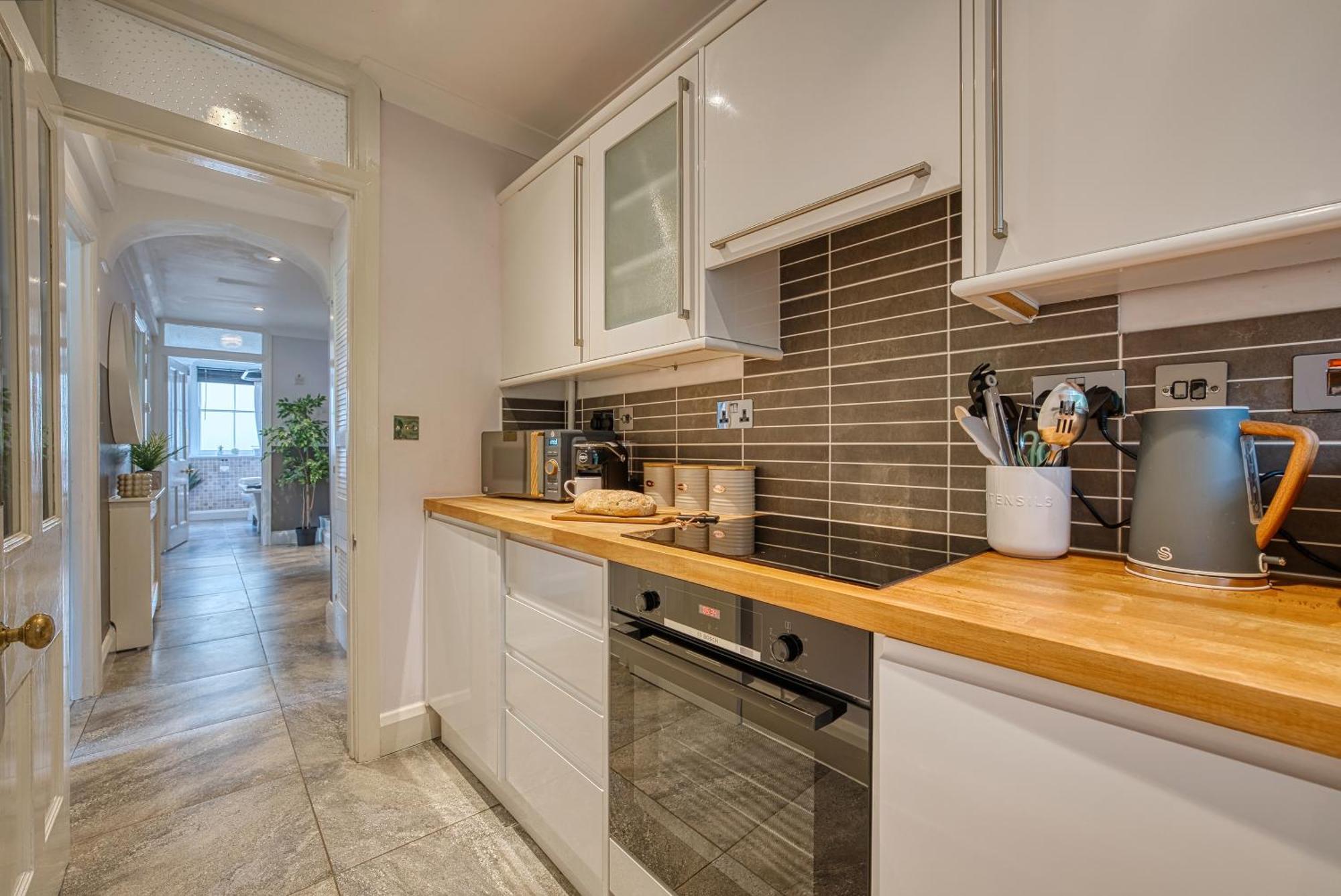 2 Bedroom Stylish Spacious Apt, Sleeps 6, Central Cheltenham, With Free Parking - By Blue Puffin Stays المظهر الخارجي الصورة