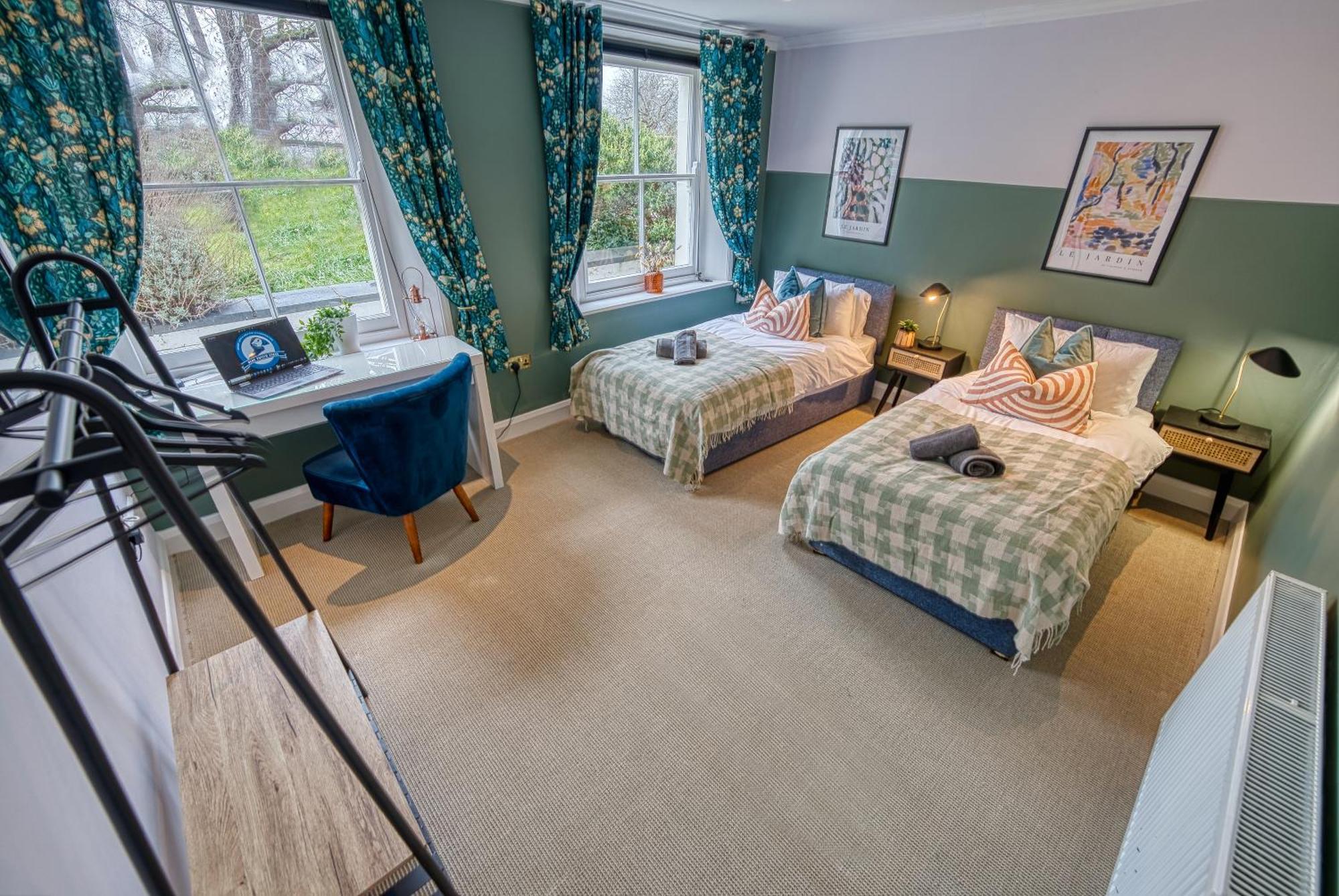 2 Bedroom Stylish Spacious Apt, Sleeps 6, Central Cheltenham, With Free Parking - By Blue Puffin Stays المظهر الخارجي الصورة