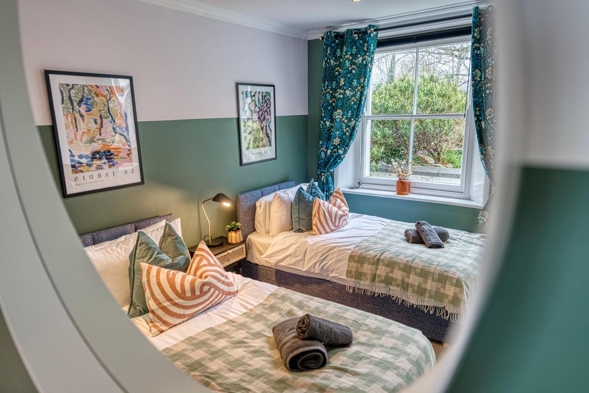 2 Bedroom Stylish Spacious Apt, Sleeps 6, Central Cheltenham, With Free Parking - By Blue Puffin Stays المظهر الخارجي الصورة