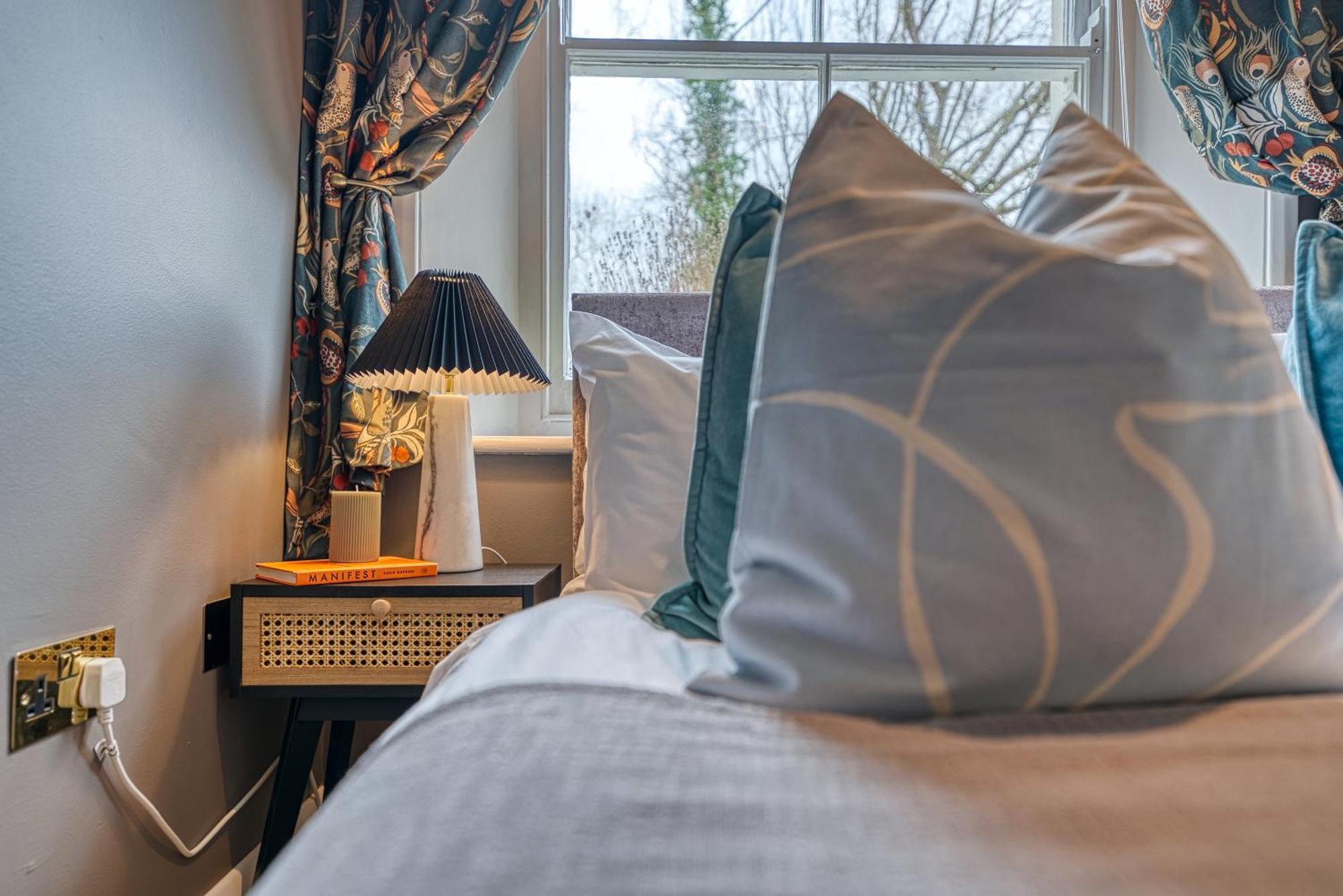 2 Bedroom Stylish Spacious Apt, Sleeps 6, Central Cheltenham, With Free Parking - By Blue Puffin Stays المظهر الخارجي الصورة