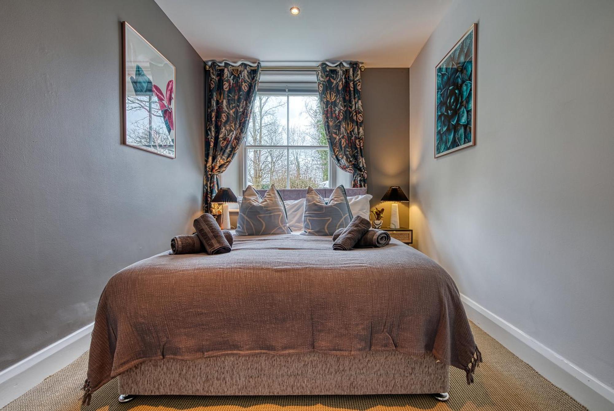 2 Bedroom Stylish Spacious Apt, Sleeps 6, Central Cheltenham, With Free Parking - By Blue Puffin Stays المظهر الخارجي الصورة