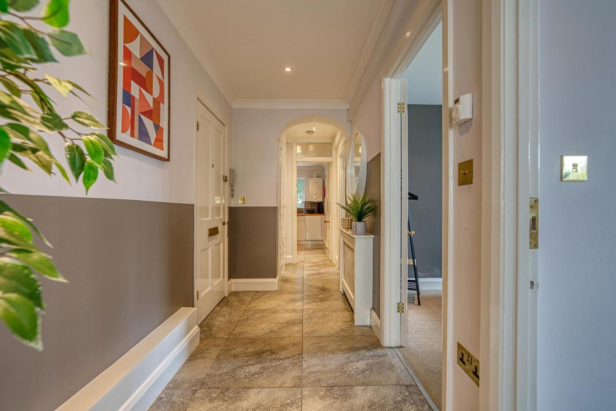 2 Bedroom Stylish Spacious Apt, Sleeps 6, Central Cheltenham, With Free Parking - By Blue Puffin Stays المظهر الخارجي الصورة