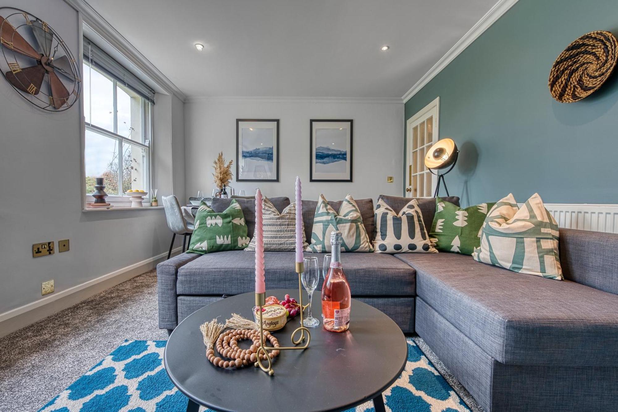 2 Bedroom Stylish Spacious Apt, Sleeps 6, Central Cheltenham, With Free Parking - By Blue Puffin Stays المظهر الخارجي الصورة